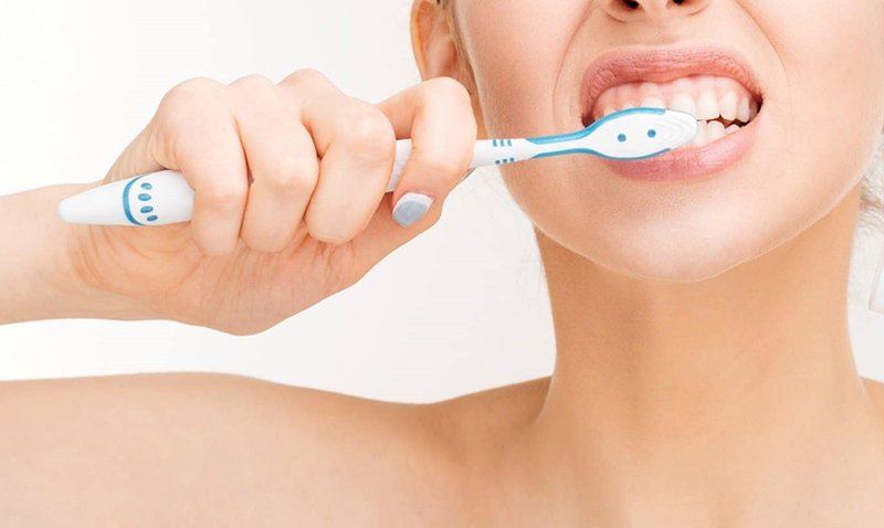 Vệ sinh răng miệng sạch sẽ tránh ung thư lưỡi